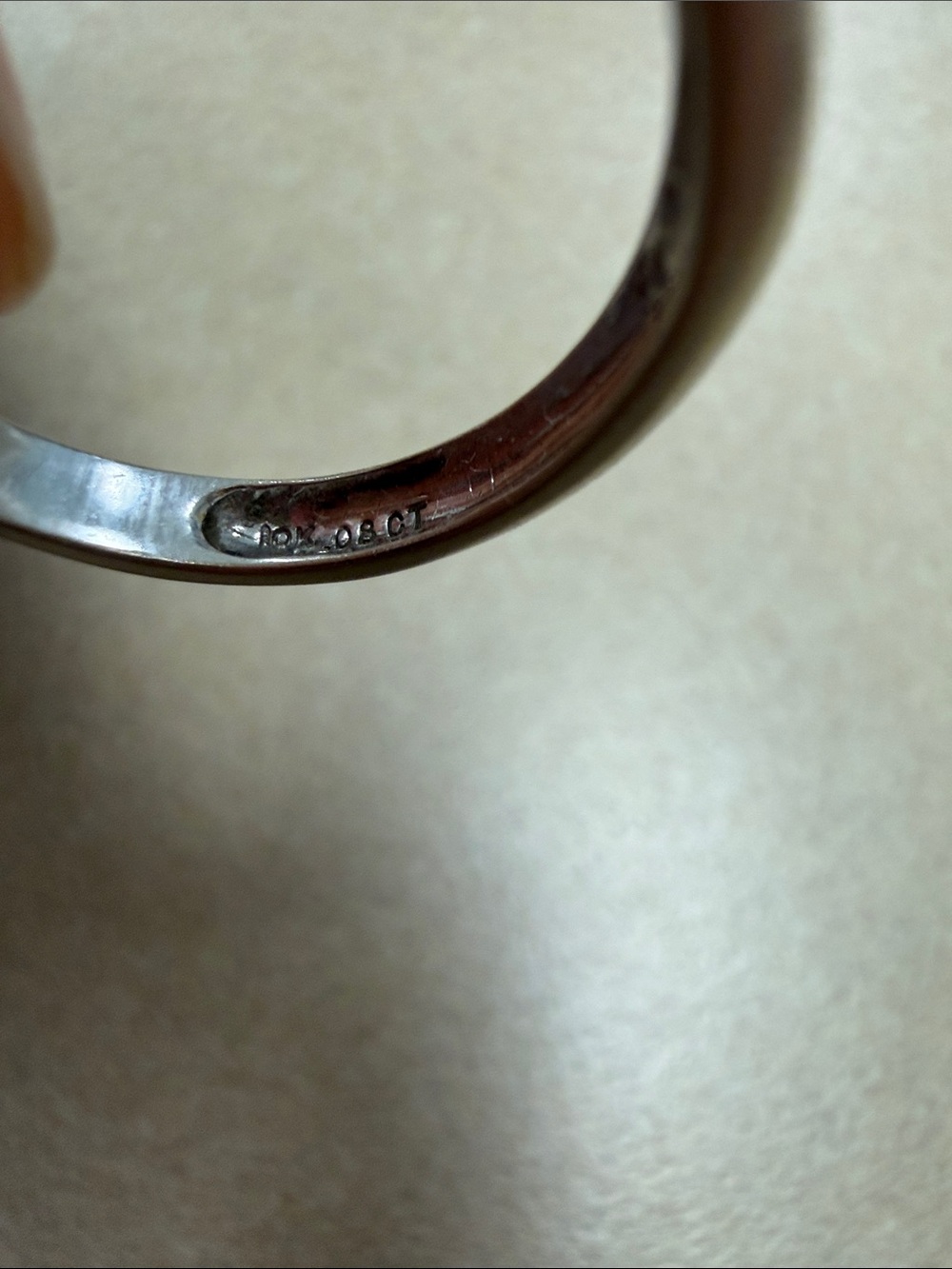 10k White Gold with embedded diamonds - Picture 3 of 3